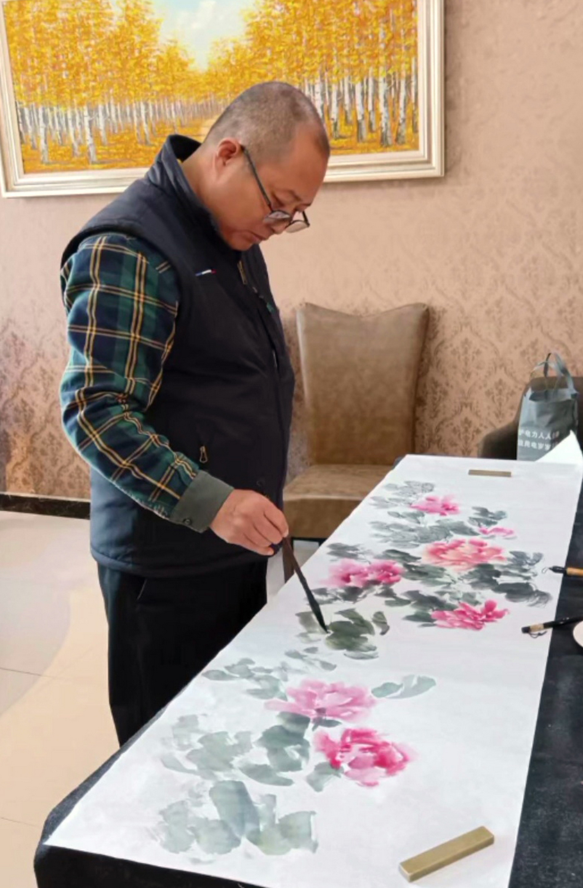 谁持彩练当空舞——记新疆著名书画家张朝阳