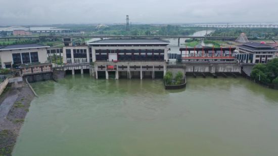 主汛期来临 江西九江八里湖排涝神器显身手