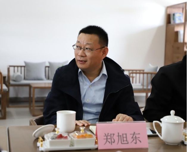 锦龙小学邀请华中师范大学郑旭东教授到校授课,推动人工智能启蒙教育