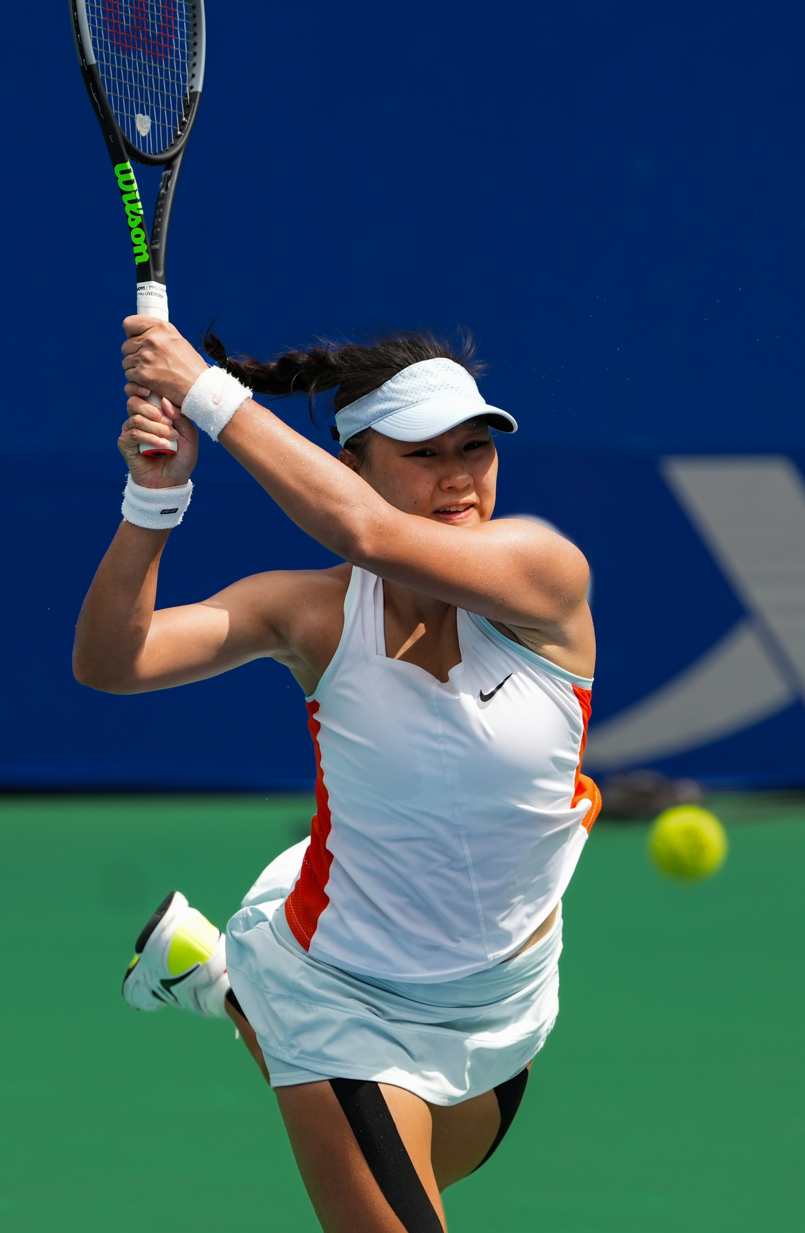 网球——女子单打半决赛:中国选手郭涵煜晋级决赛