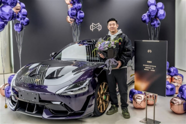 小米SU7 Ultra紫水晶首次亮相 气场不输百万豪车
