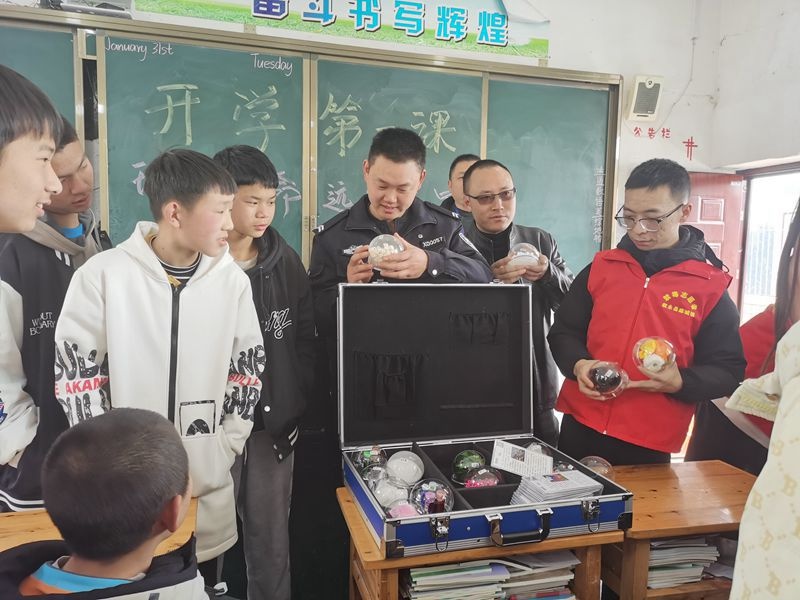 麻城中学开展禁毒宣传进校园活动