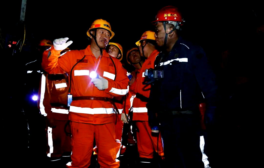 魏东深入巴拉素煤业:安全与效率的双提升策略