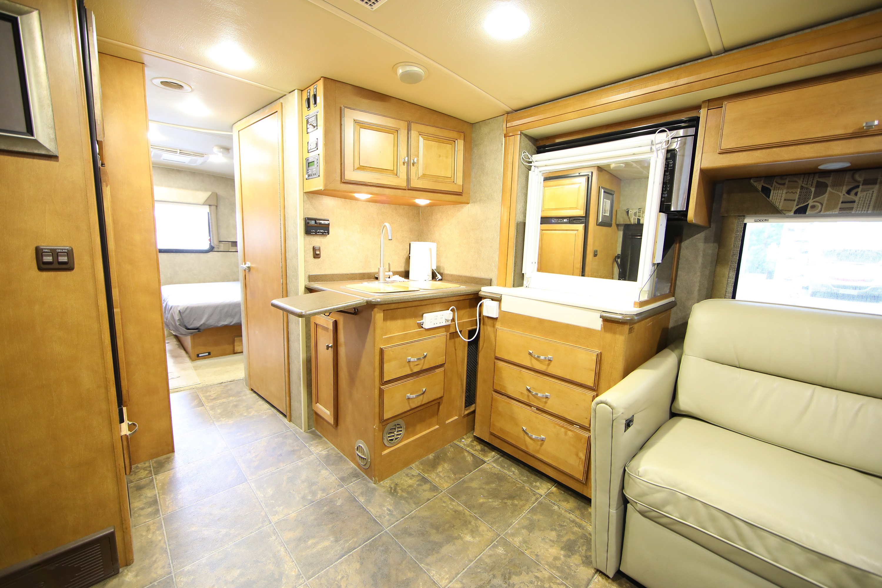 最多能承载10人的福特e450房车你见过吗?