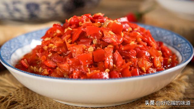 风靡大街小巷的剁椒拌饭是怎么做的呢?今天我分3步来告诉你