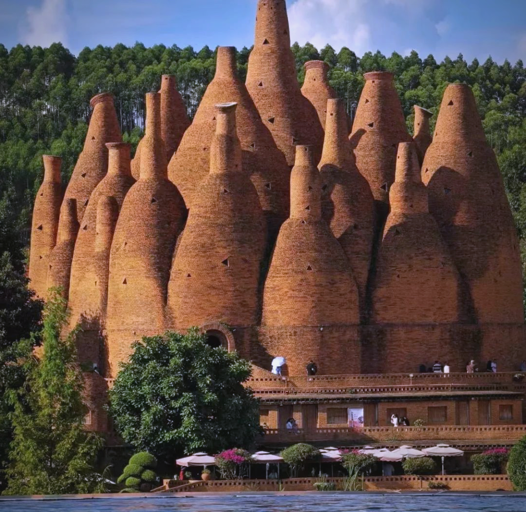 探索云南小城弥勒:美景与美食的完美交融