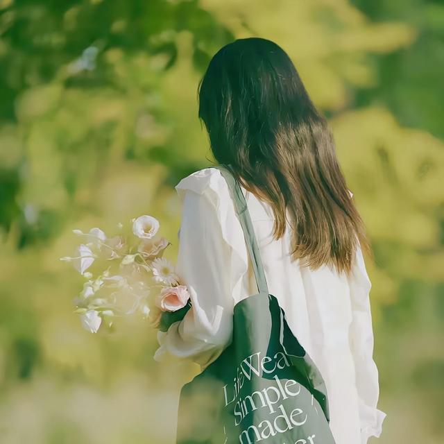 鲜花氛围感女生头像推荐