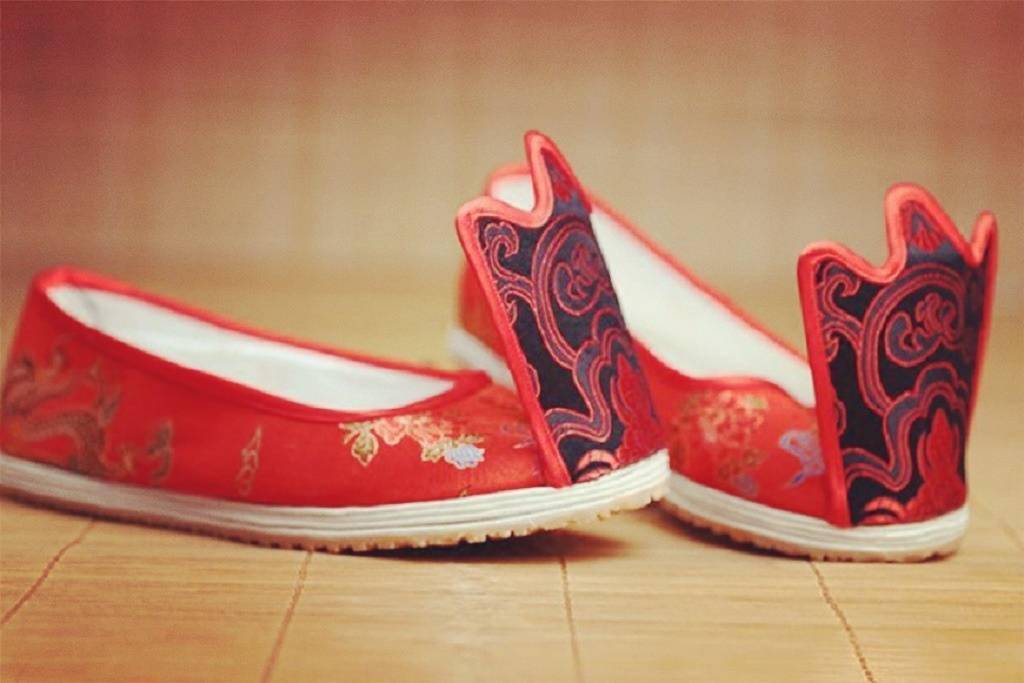 周公解梦:梦见不同鞋子有不同的寓意