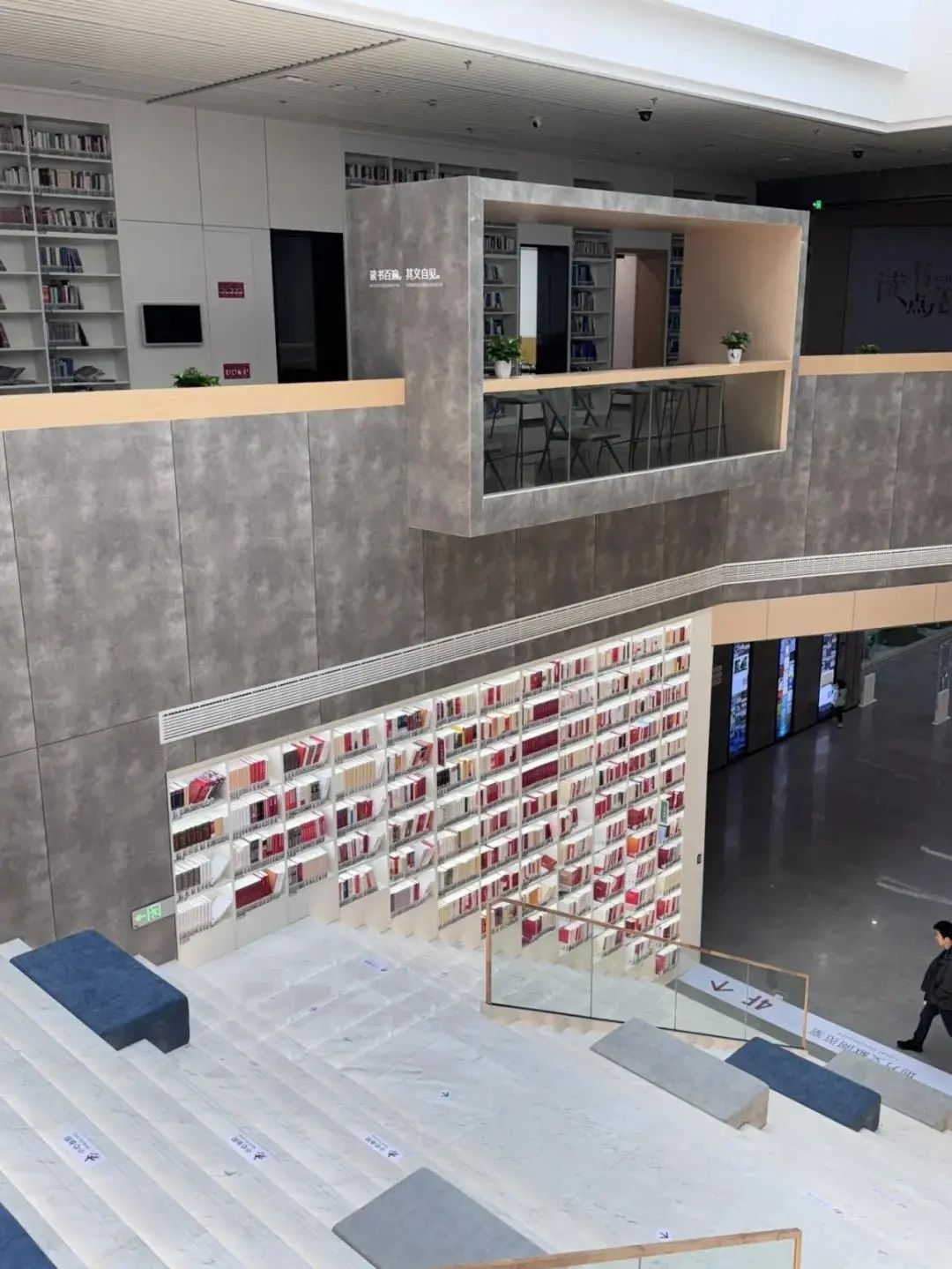 定海图书馆紧邻东海云廊,6300平