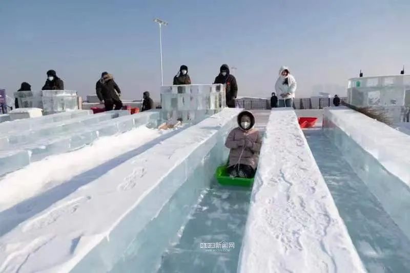 【冰雪60年 奮進新徵程】500米50秒!最長冰滑梯滑出冰雪娛樂