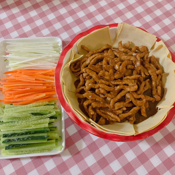 豆腐皮卷京酱肉丝图片