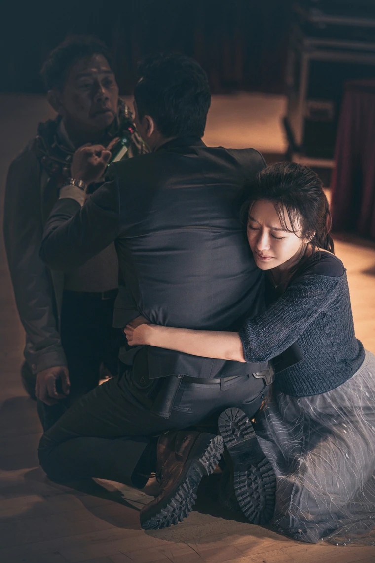 《怒火重案》秦岚变成最危险的孕妇,挺着大肚子面临炸弹攻击