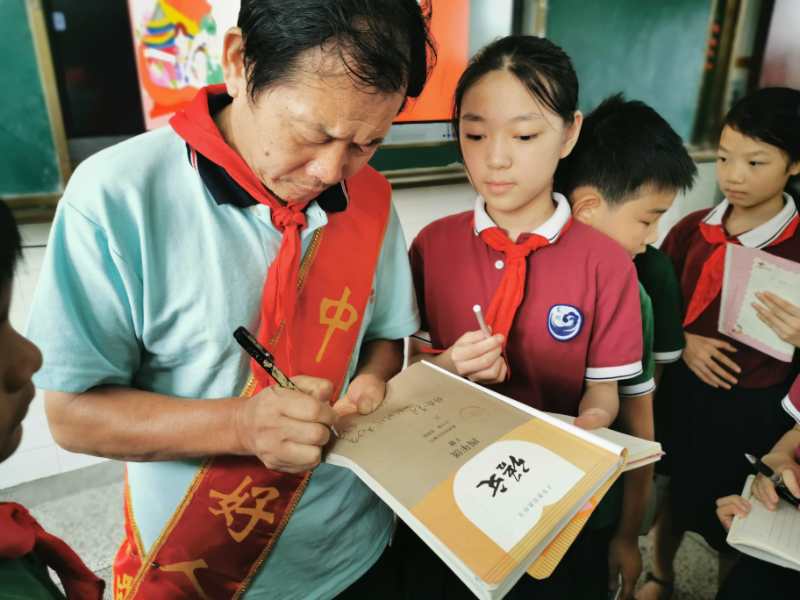 学习模范榜样 弘扬中华美德—南昌市北湖小学开展"道德模范进校园"