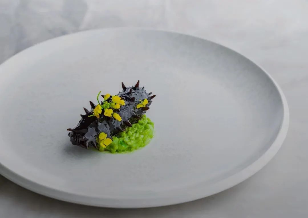 在坐落于北京南新仓美·大董海参店,食客就能品味到"大董酥不腻烤鸭"