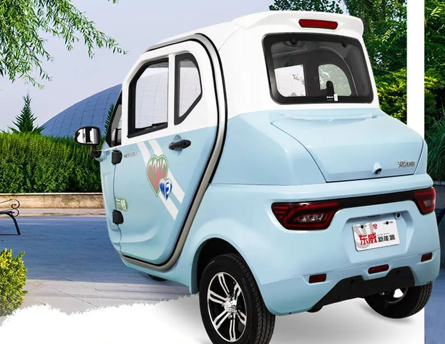 东威q3尾箱版三轮车测评:全封闭小巧车身,大空间尾箱,适合接娃