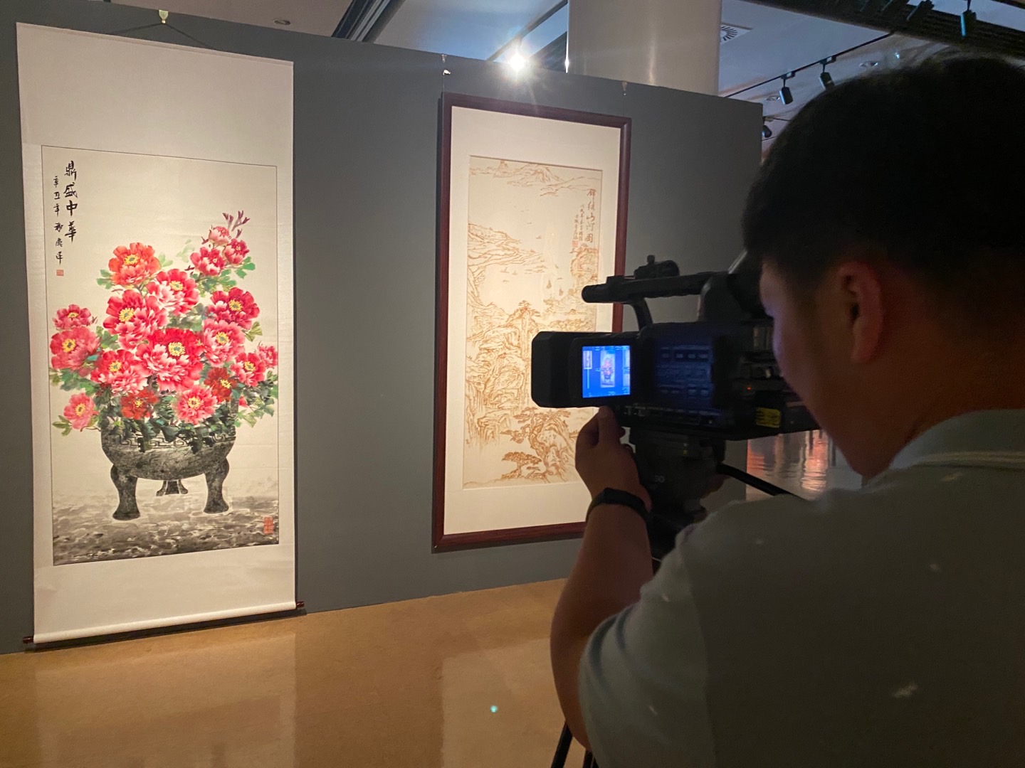 画家谢丽萍荣获"河南省民间艺术高手"称号