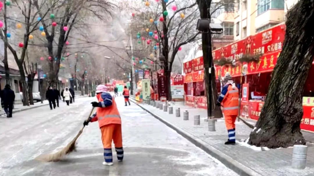 长春环卫工人扫雪图片