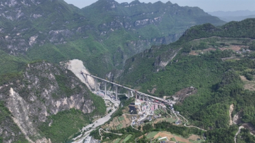 宜兴高铁高岚河特大桥合龙：武汉到重庆仅需4小时