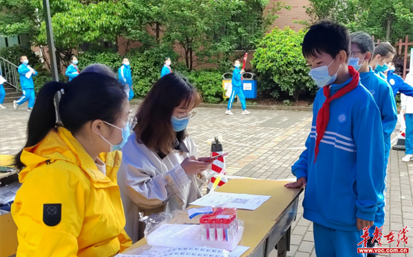 湘潭县天易金霞小学完成全员核酸检测工作