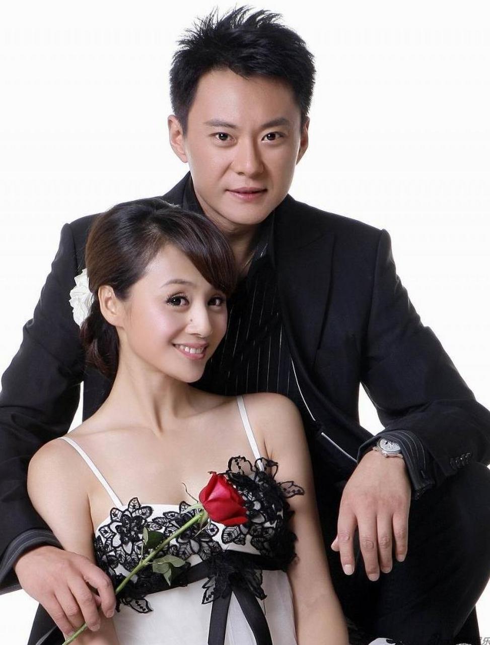 2009年,曹颖嫁给了没有名气的王斑,婚后不久就生下一个儿子,可儿子才