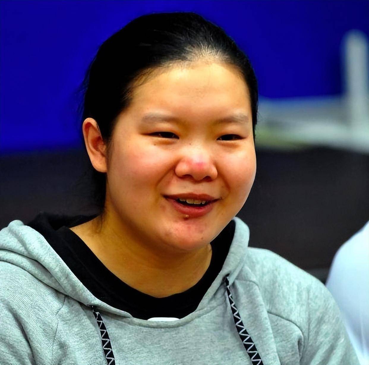 胖到200斤!体操皇后程菲近照曝光,35岁任副教授,拥2套房仍单身