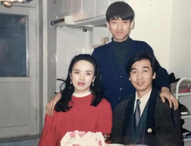 "狂妄"栾元晖:戏里演渣男,戏外好男人,娶普通妻子收获幸福