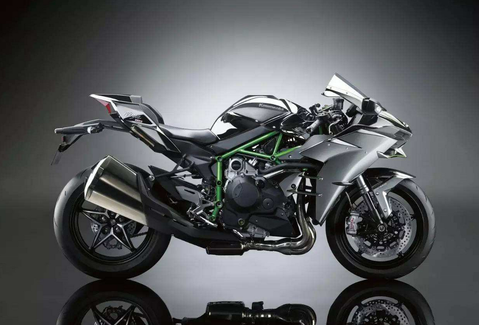 铃木隼和川崎h2r对比