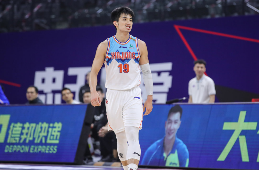 不走了!于德豪正式签约新疆男篮,帮助球队继续冲击季后赛
