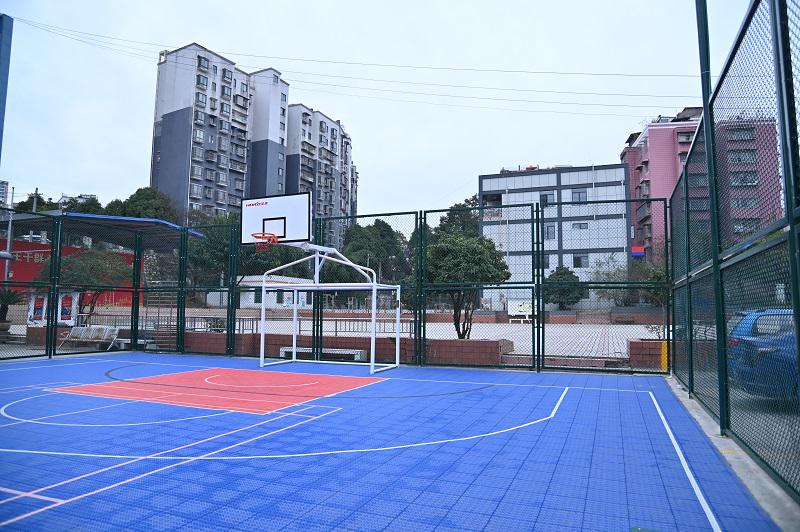 老旧小区建公共体育场所设施"边角地"变多功能运动场