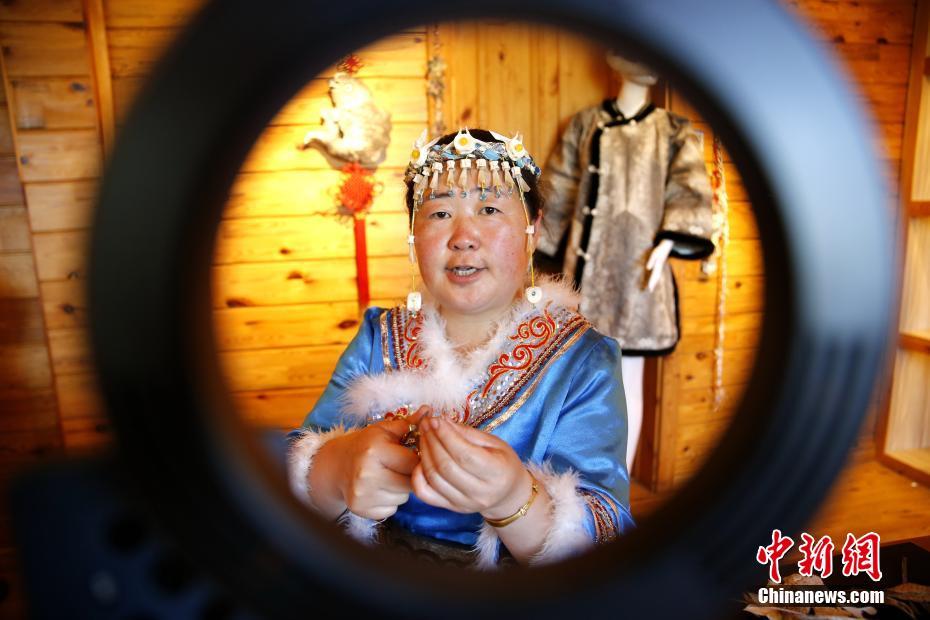 黑龙江八岔赫哲族乡:直播推介鱼皮制品 传承推广赫哲族文化