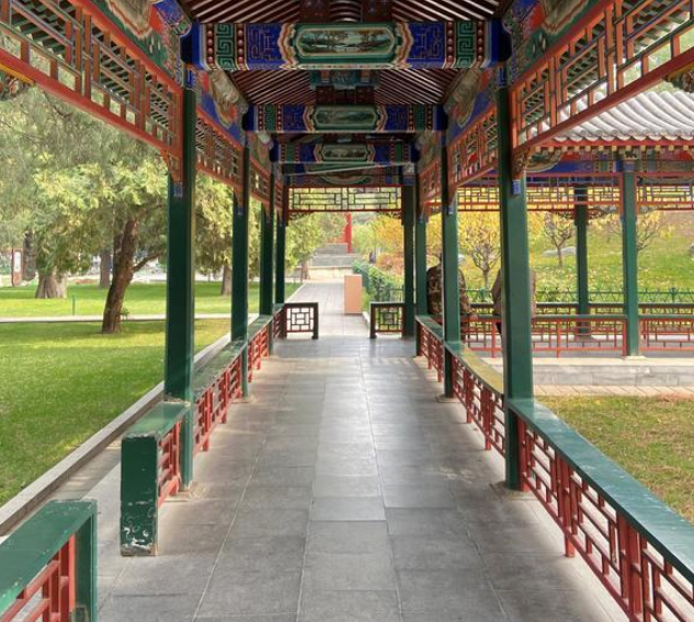 与故宫一墙之隔的中山公园,景美却少有人去,去这里不比故宫香吗