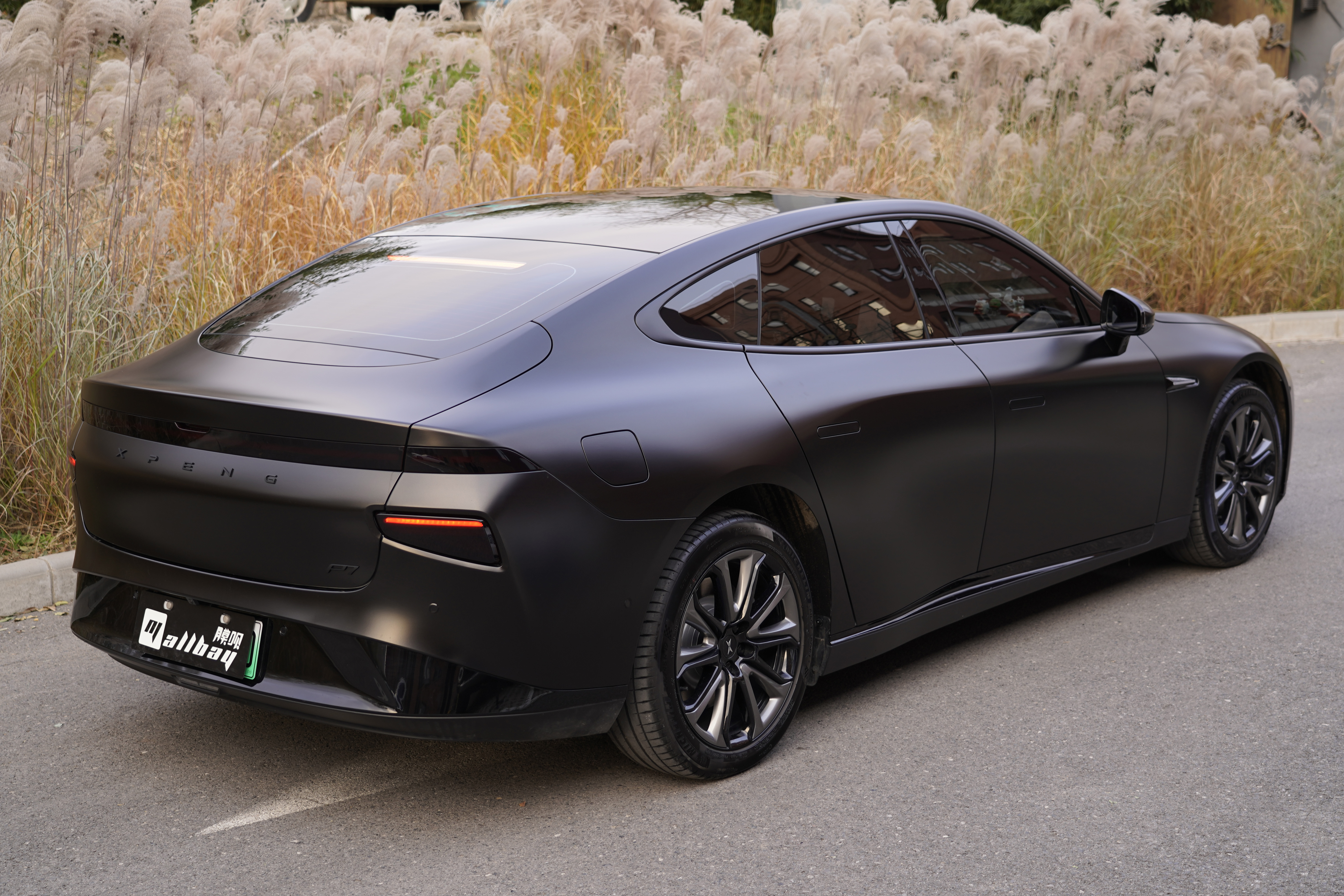 小鹏p7 改色电光金属黑