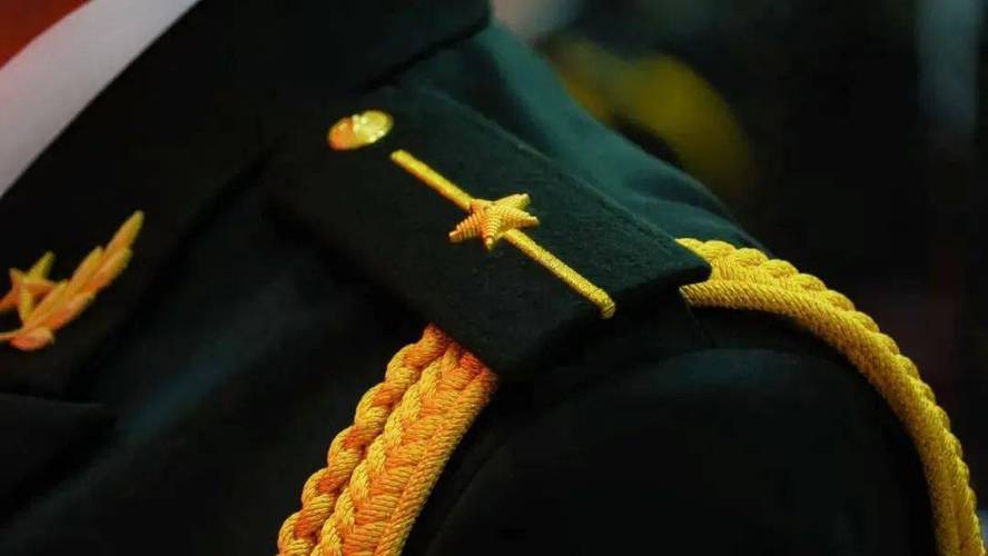 为何现在军校本科毕业,授"少尉"军衔,而不是"中尉"呢?