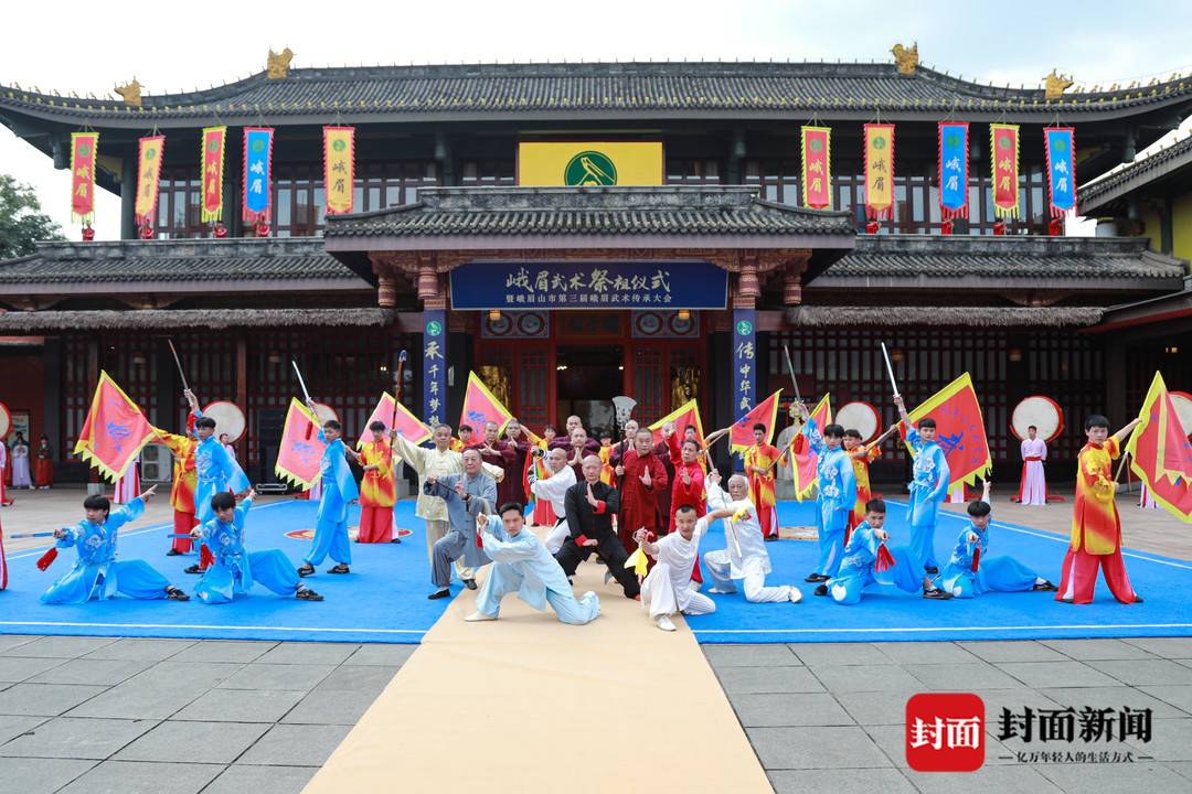 峨眉武术举行祭祖仪式 网络红人凌云回师门获称为"宣传大使"