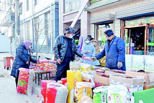 定西市香泉镇:腊月集市年味浓村民欢喜备年货