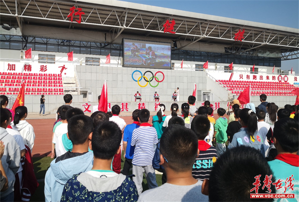常德经开区崇德中学:拼图表演赛 表达爱国情