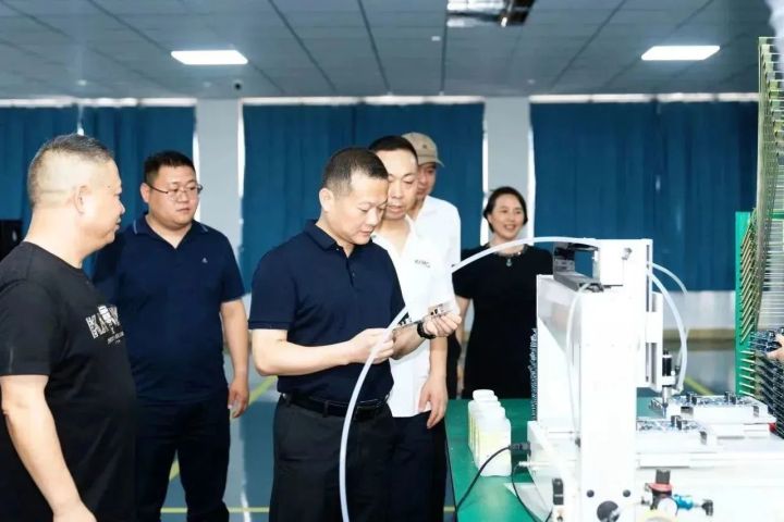 当好山区县发展的创变者 记缙云县委书记王正飞