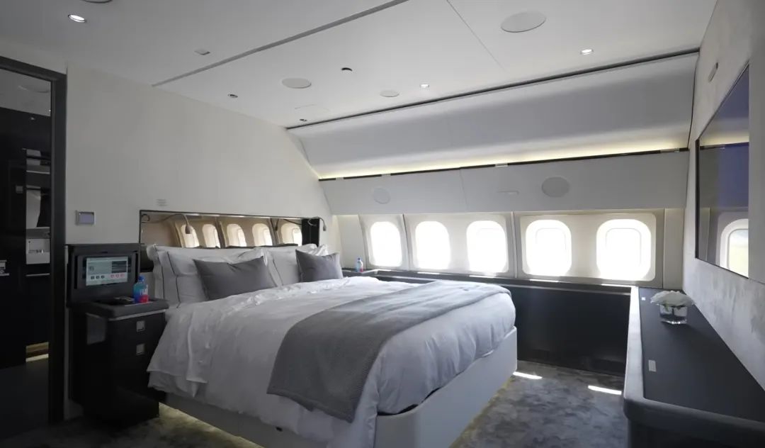 观察 | 花五亿买了私人飞机后,名人都用它干什么了?