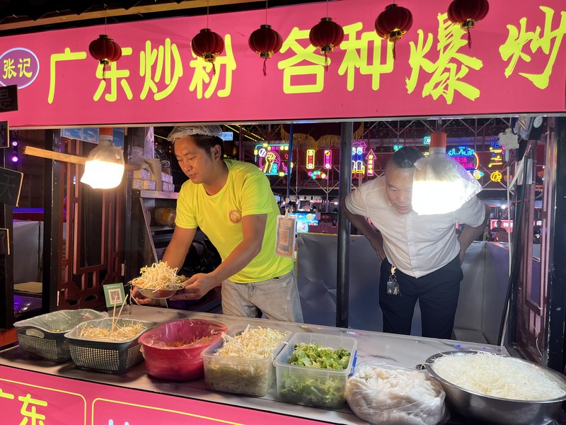 桐梓记忆:灯火辉煌迎客来 提档升级促消费