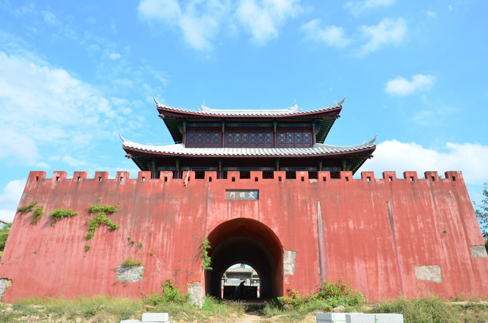 主宰海南岛近千年历史的古镇,现今虽繁荣已逝,但风景却依旧迷人