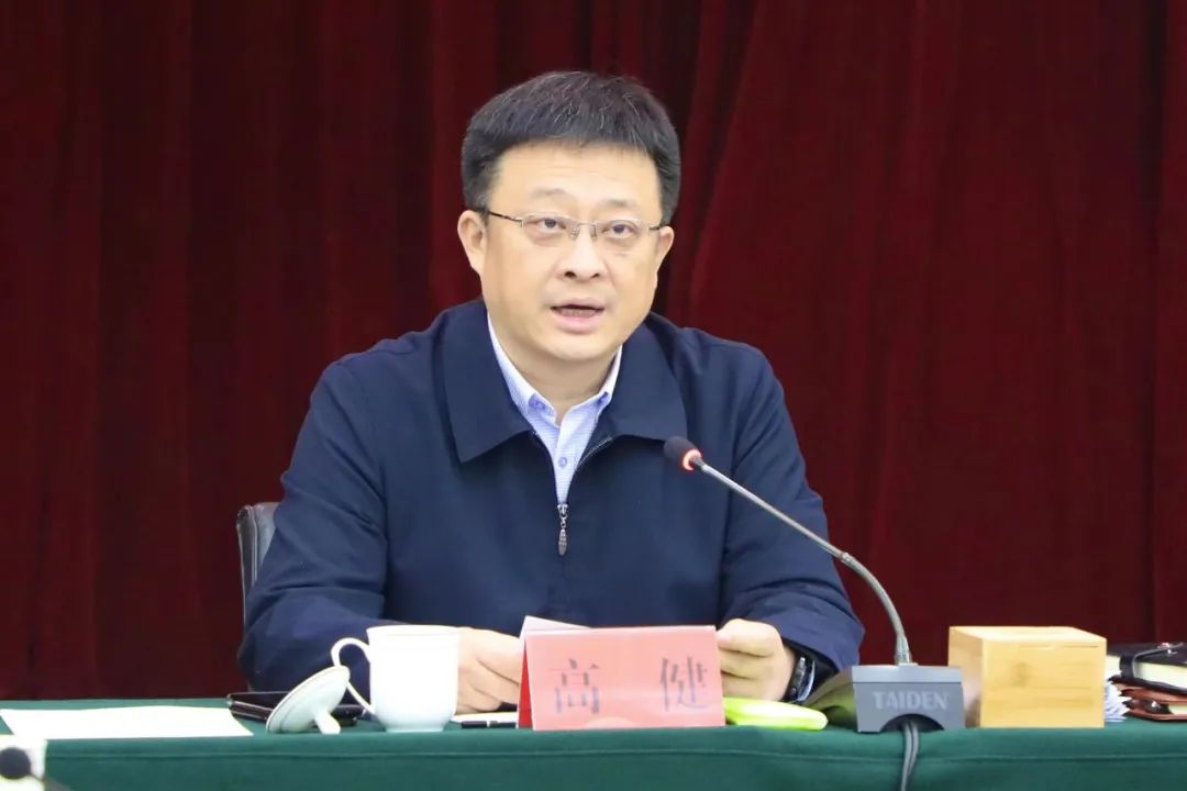 召开区委理论学习中心组集体学习研讨,市北区委书记高健主持并讲话,区