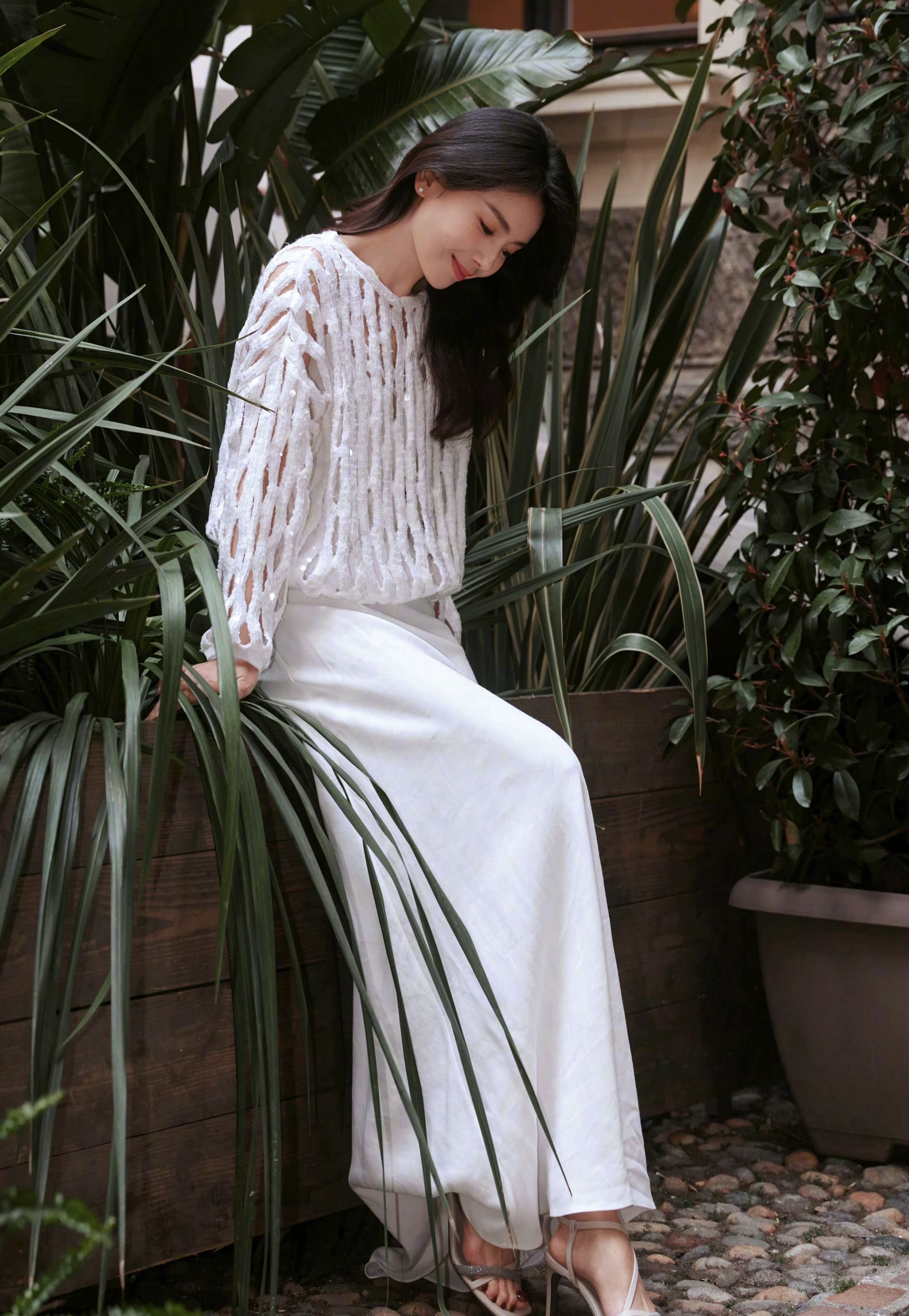 刘涛白色长裙优雅时尚写真