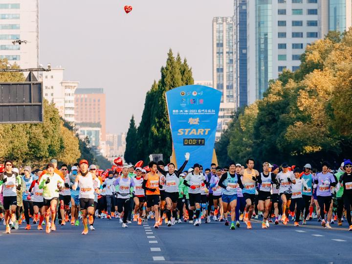 图文直播|鸣枪起跑!2023杭州马拉松正式开跑