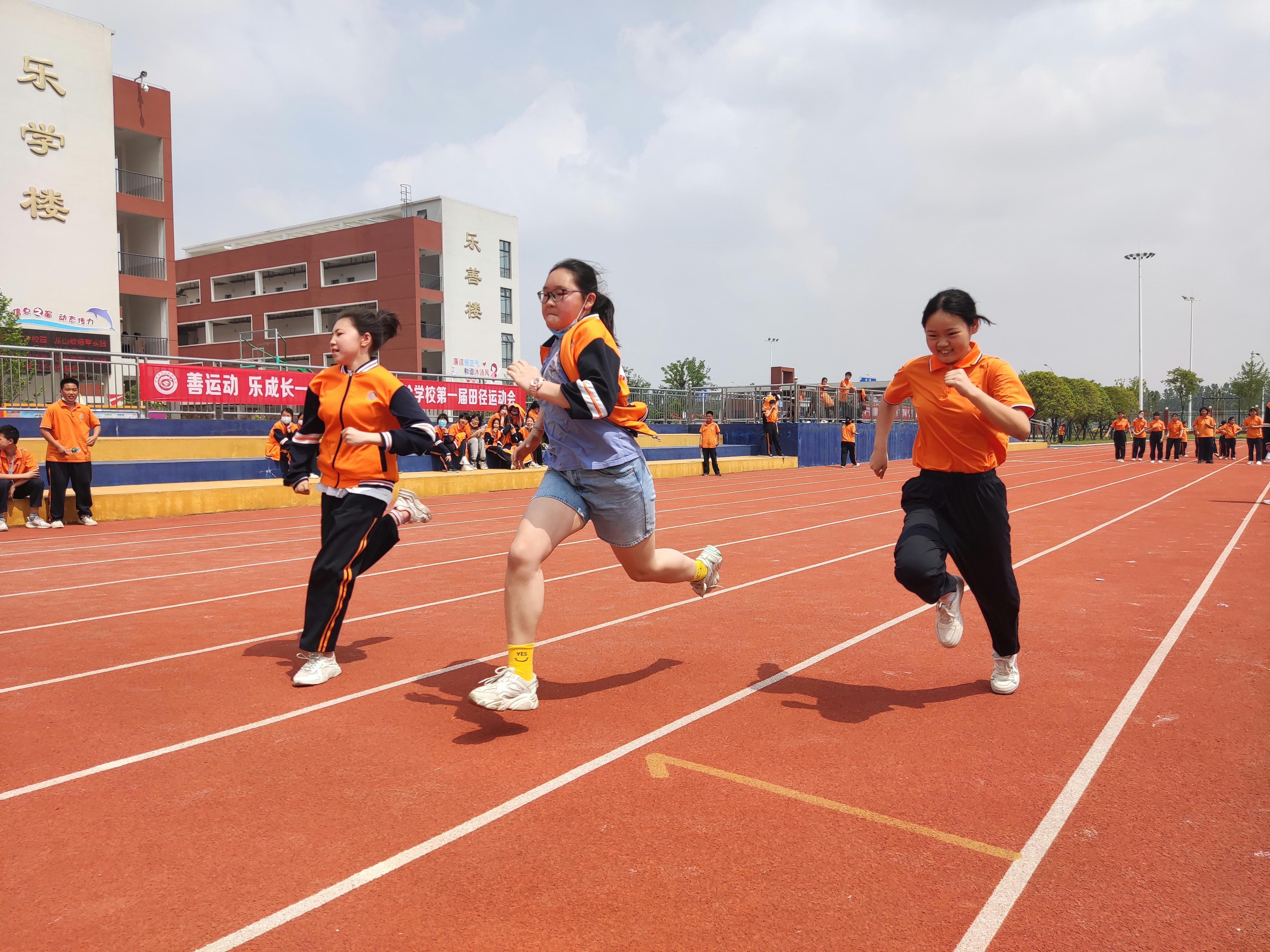 钟祥龙山实验学校成功举办田径运动会