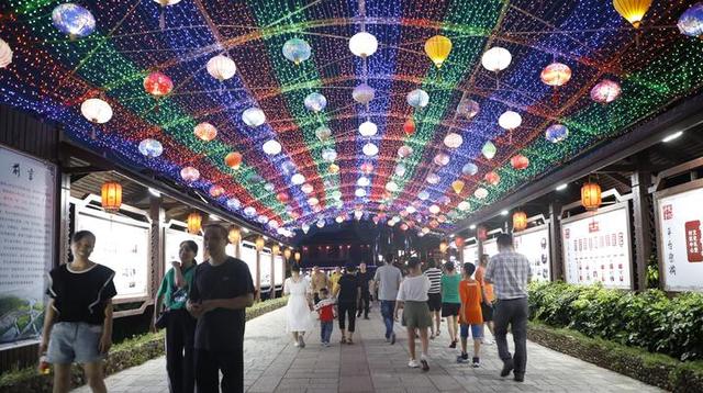 小康村的幸福事|小鸣山的大夜市 城里人都爱在这里嗨一晚