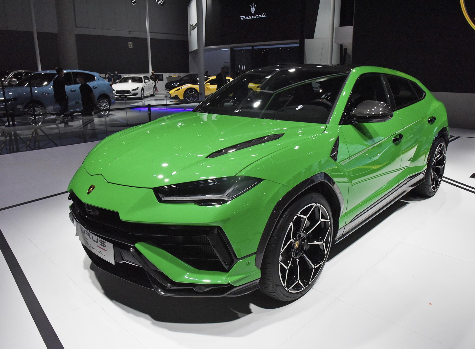 国产版"兰博基尼",破百6.7秒,连遮阳板上都有屏幕,14.99万起