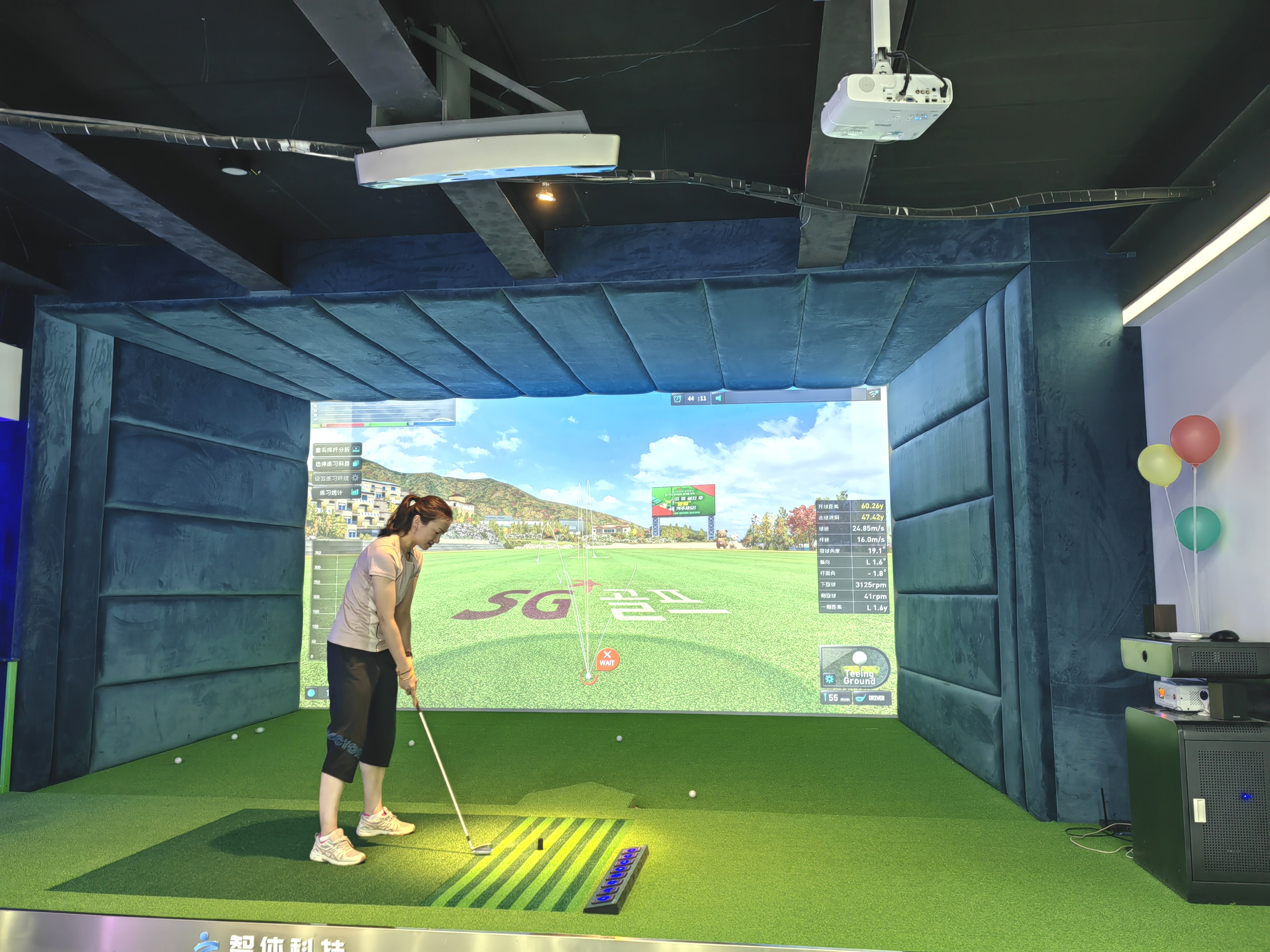 高尔夫模拟器最好的品牌-智能室内高尔夫模拟器
