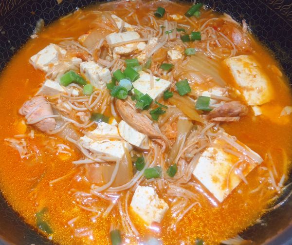 精致一人食 金枪鱼泡菜汤这样吃,全家都喜欢