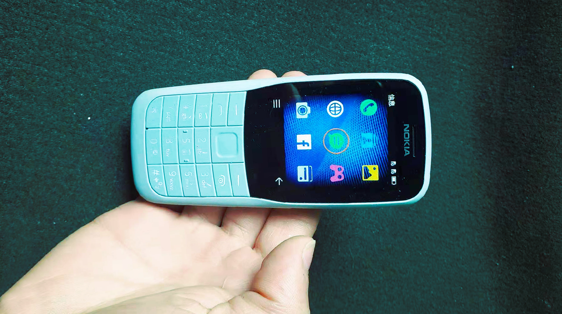 外形像扫码枪的手机,体验诺基亚220复刻版,几大升级后依然耐用
