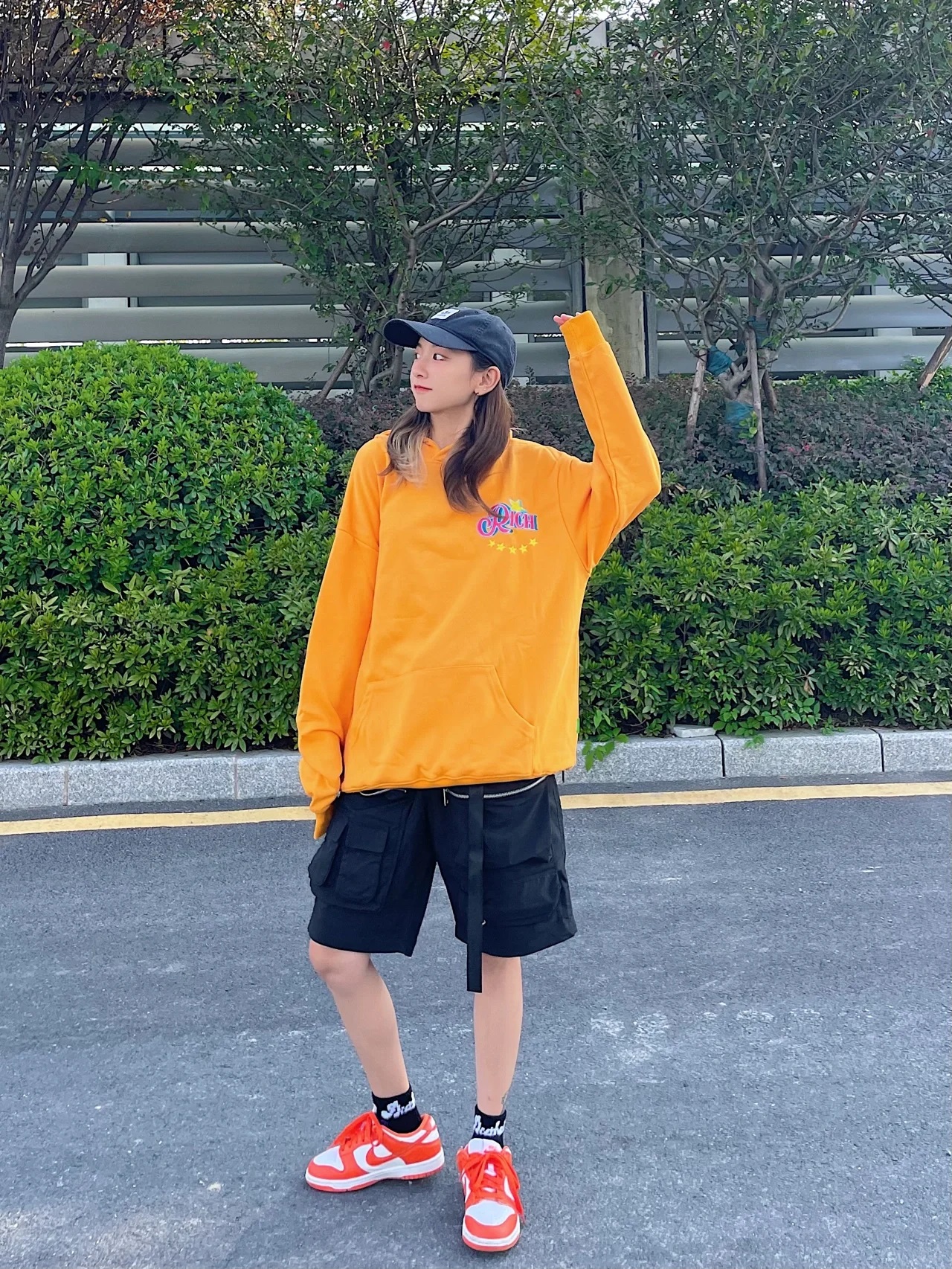 "橙"风破浪!橙色鞋子穿搭秘籍助你秒变街头焦点,满满回头率!